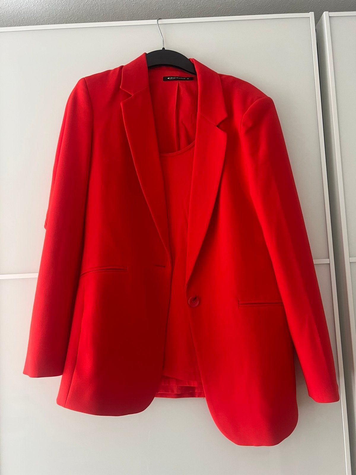 Expresso blazer knalrood maat 40 incl bijpassende top- nieuw, Ophalen of Verzenden, Zo goed als nieuw, Maat 38/40 (M), Rood