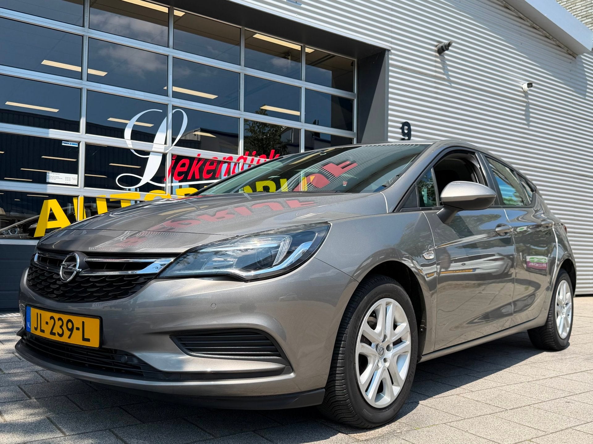 Opel Astra 1.0 Edition - Navigatie I LED I PDC I Sport velge, Auto's, Opel, Dealer onderhouden, Gebruikt, Bruin, 23 km/l