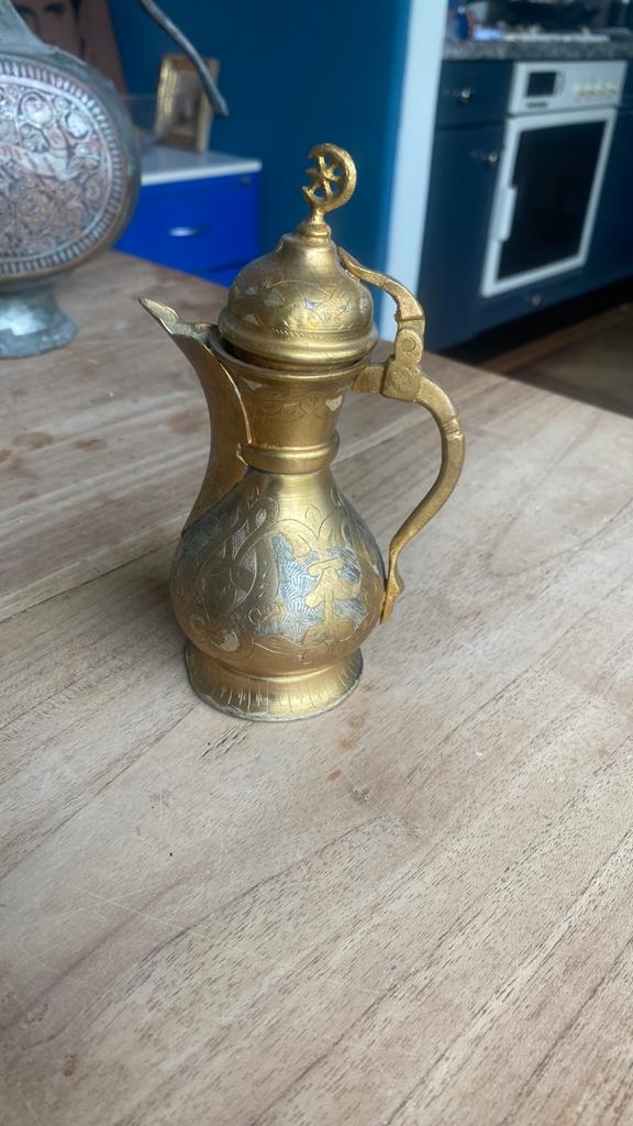 Koffiekan oosters koper, Ophalen