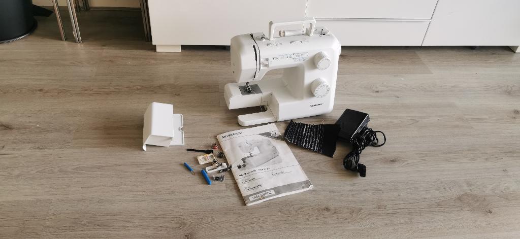Naaimachine SiLverCREST SNM 33 B1 werkt goed, Hobby en Vrije tijd, Naaimachines en Toebehoren, Ophalen of Verzenden, Zo goed als nieuw