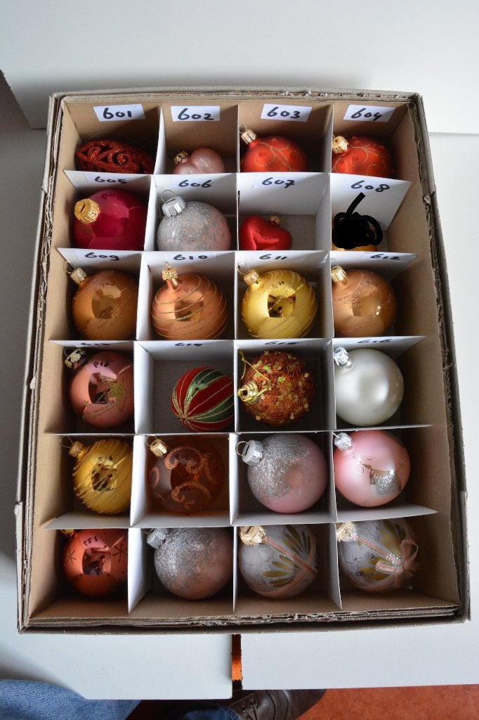 Kerstballen gekleurd Doos 26, Ophalen of Verzenden, Zo goed als nieuw