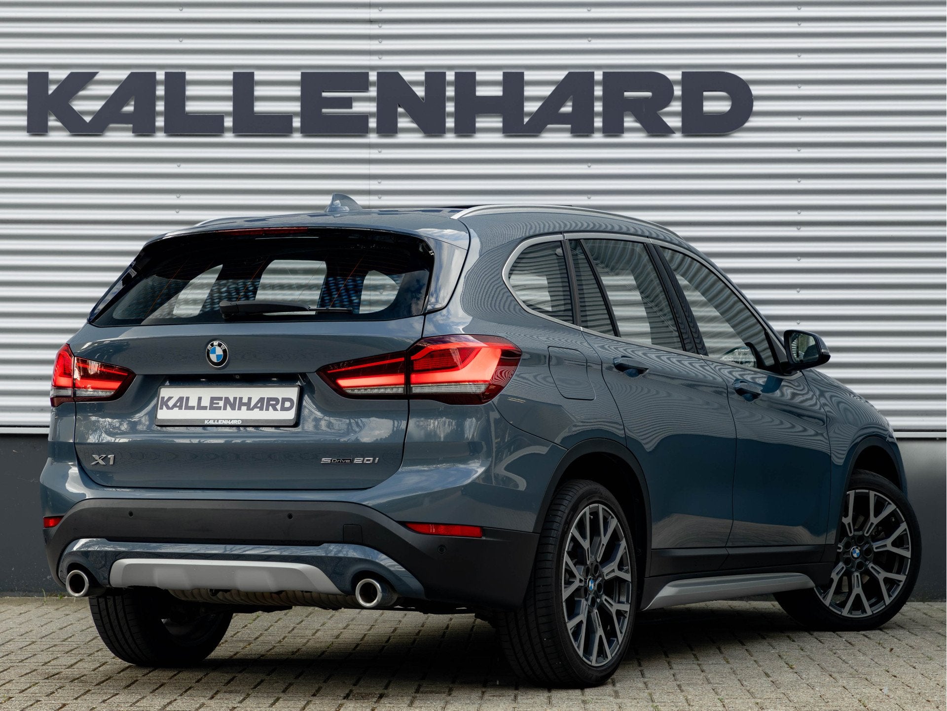 BMW X1 sDrive20i xLine - Pano - Trekhaak - Head-Up - Camera, Leder en Stof, Origineel Nederlands, Bedrijf, SUV of Terreinwagen