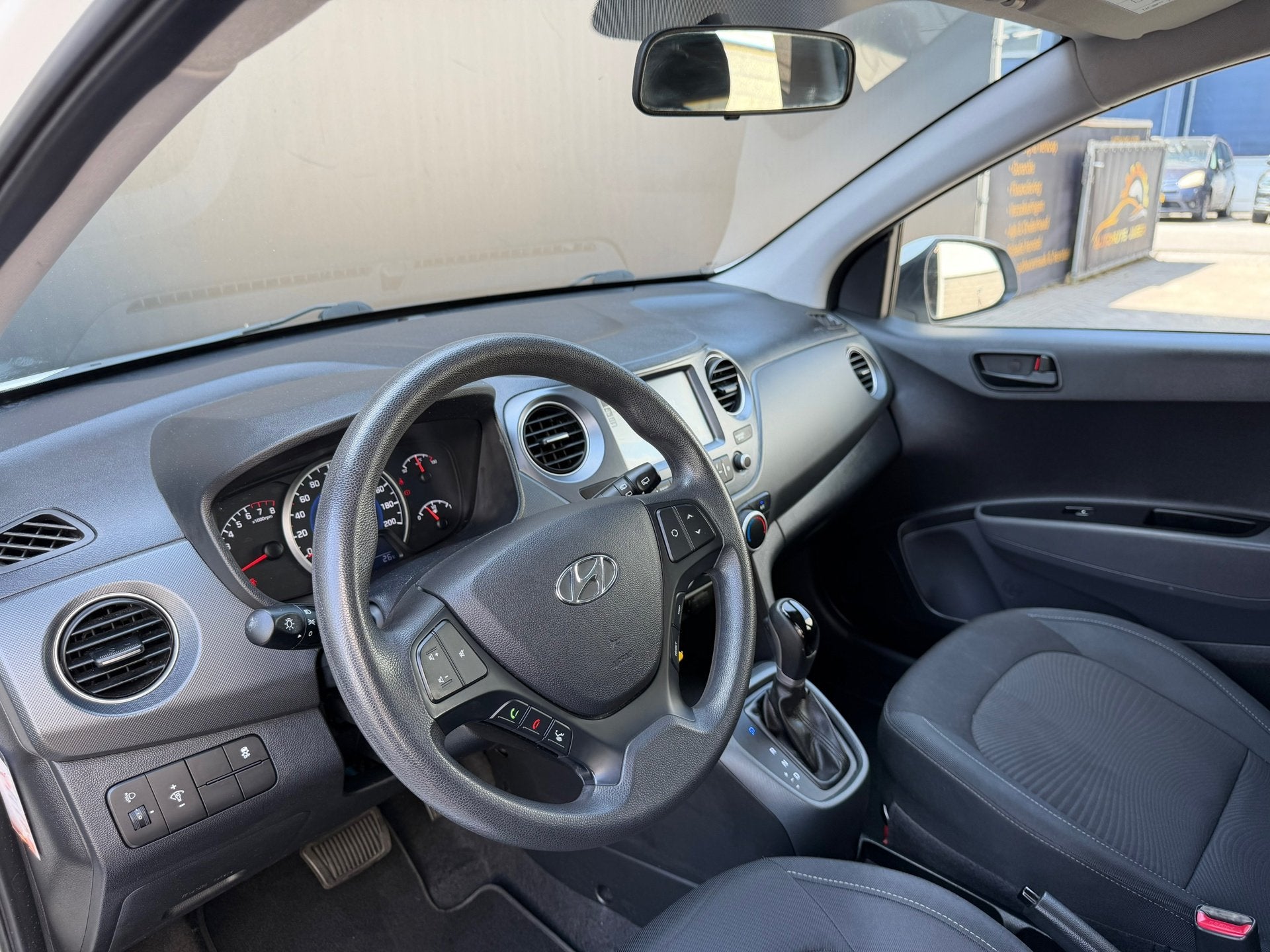 Hyundai I10 1.0i Comfort 5p Automaat Scherm, Auto's, Hyundai, Stof, Gebruikt, Start-stop-systeem, Wit