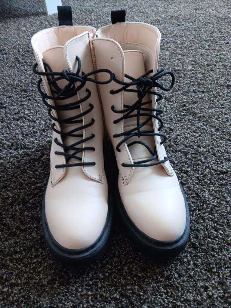 Rubi Boots, Maat 40, Creme, ZGAN, Kleding | Dames, Schoenen, Beige, Rubi, Ophalen of Verzenden, Sneakers of Gympen