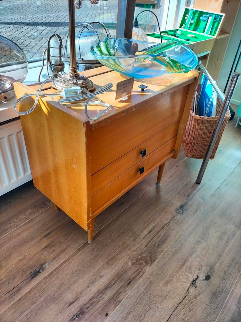 Vintage Naaikastje op Pootjes met Inhoud, Antiek en Kunst, Ophalen