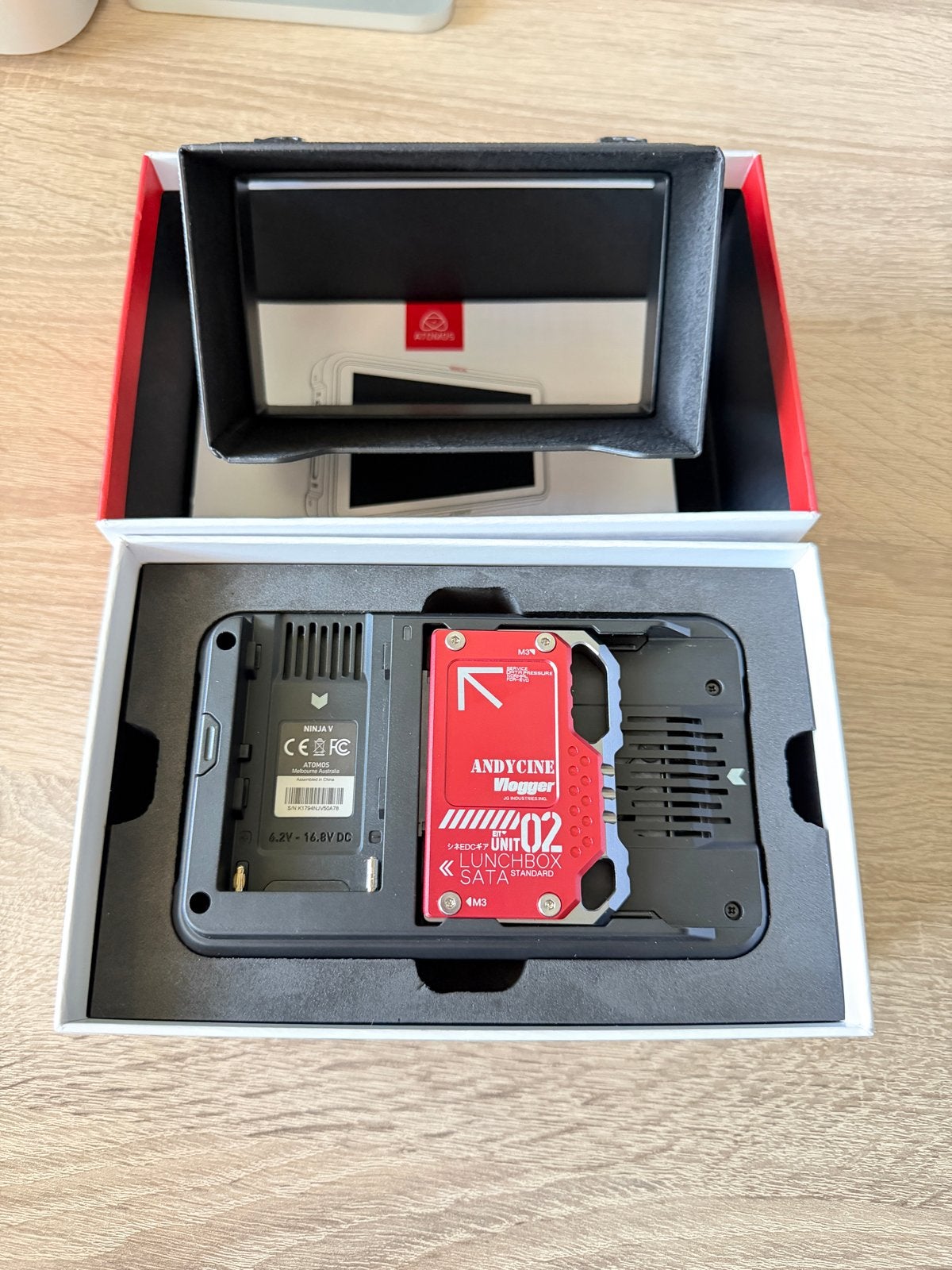 Atomos Ninja V met 2 TB Samsung SSD en zonnekap, Audio, Tv en Foto, Videocamera's Digitaal, Harde schijf, 20x of meer, Ophalen of Verzenden