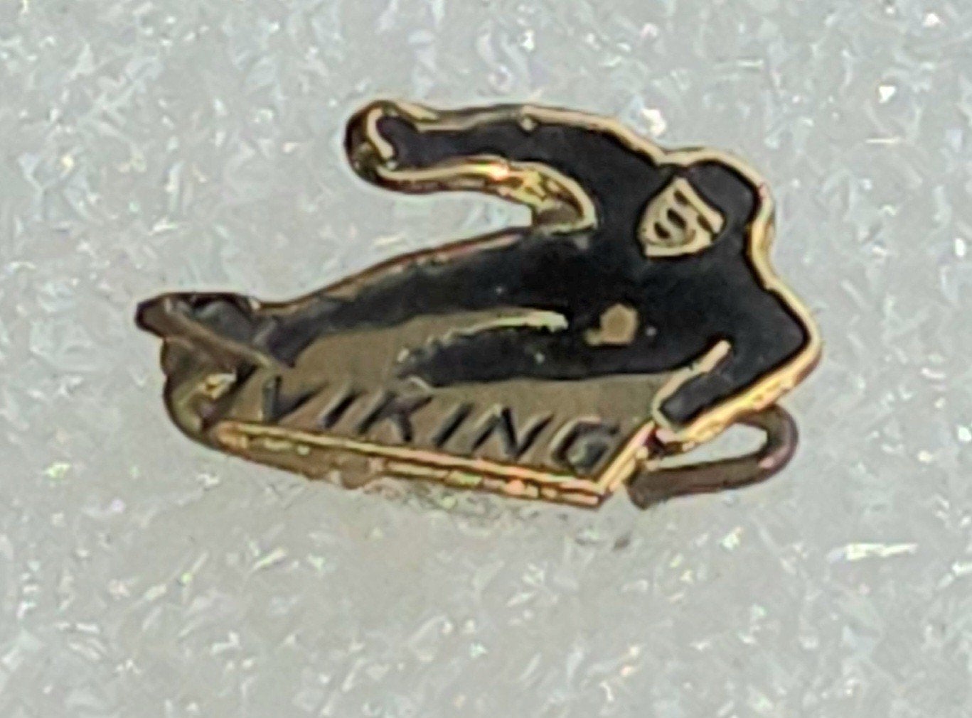 Vintage Speldje Viking Schaatsen, Ophalen of Verzenden, Gebruikt, Overige onderwerpen, Speldje of Pin