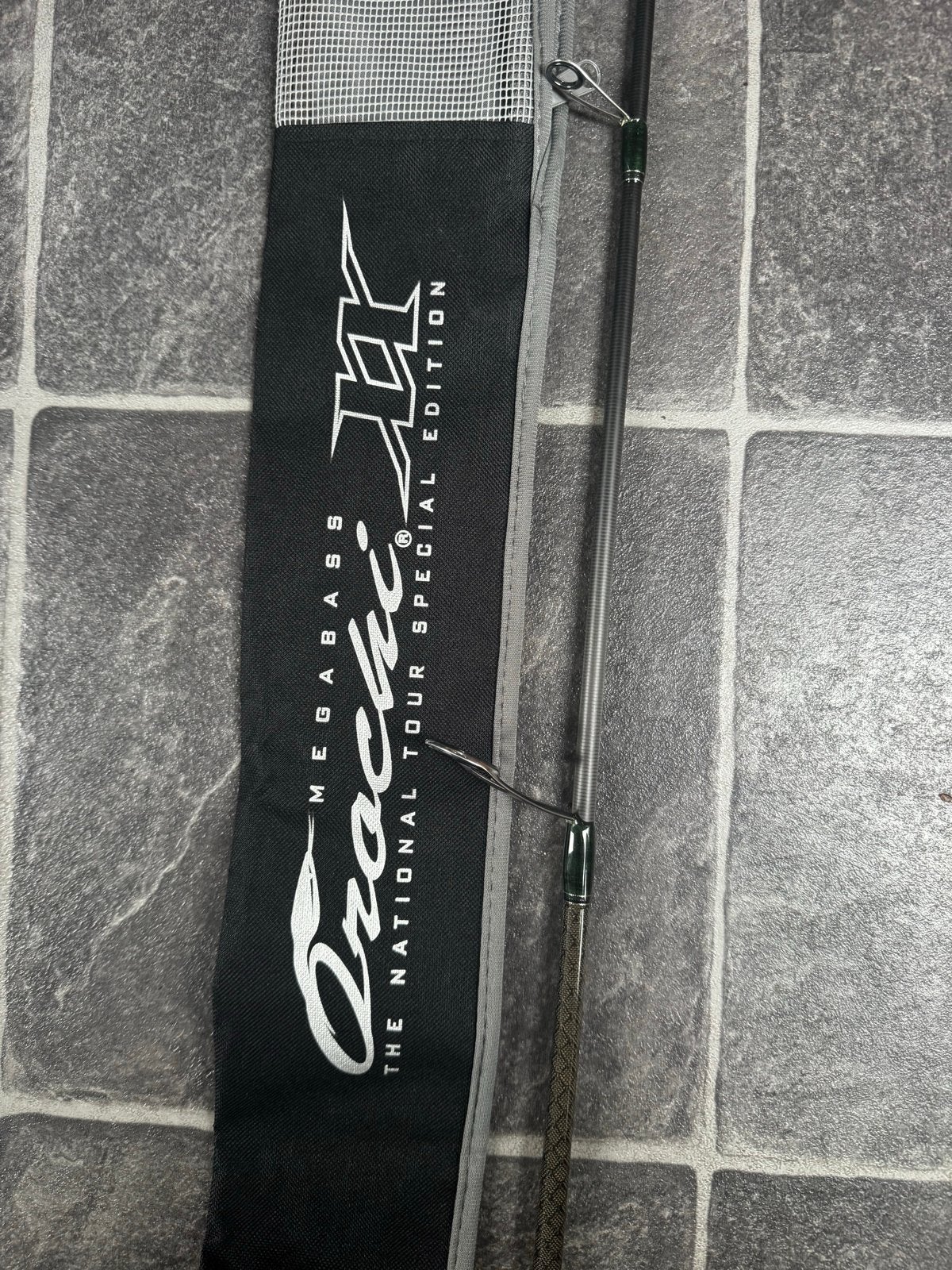 Megabass USA Ronin Twitch- en Spinhengel, Ophalen, Gebruikt, Werphengel