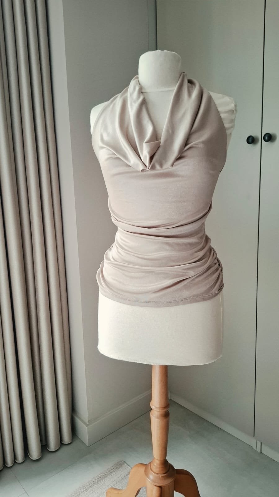 Rinascimento Haltertop Lichtgoud/Champagne Maat S, Kleding | Dames, Verzenden, Zo goed als nieuw, Goud, Maat 36 (S)