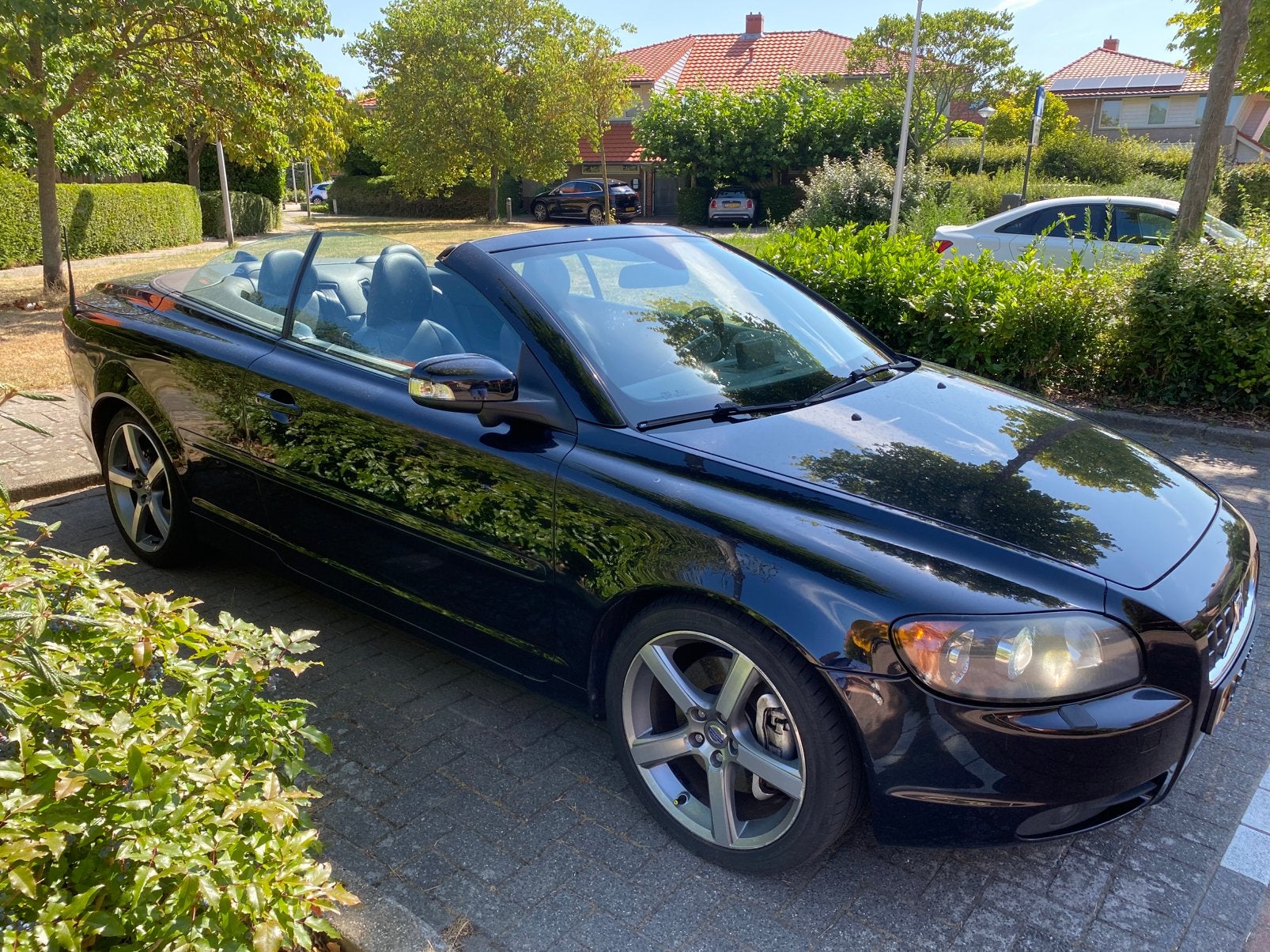 Volvo C70 2.4 170PK Geartronic 2009 Zwart, Auto's, C70, Cabriolet, 4 stoelen, Zwart