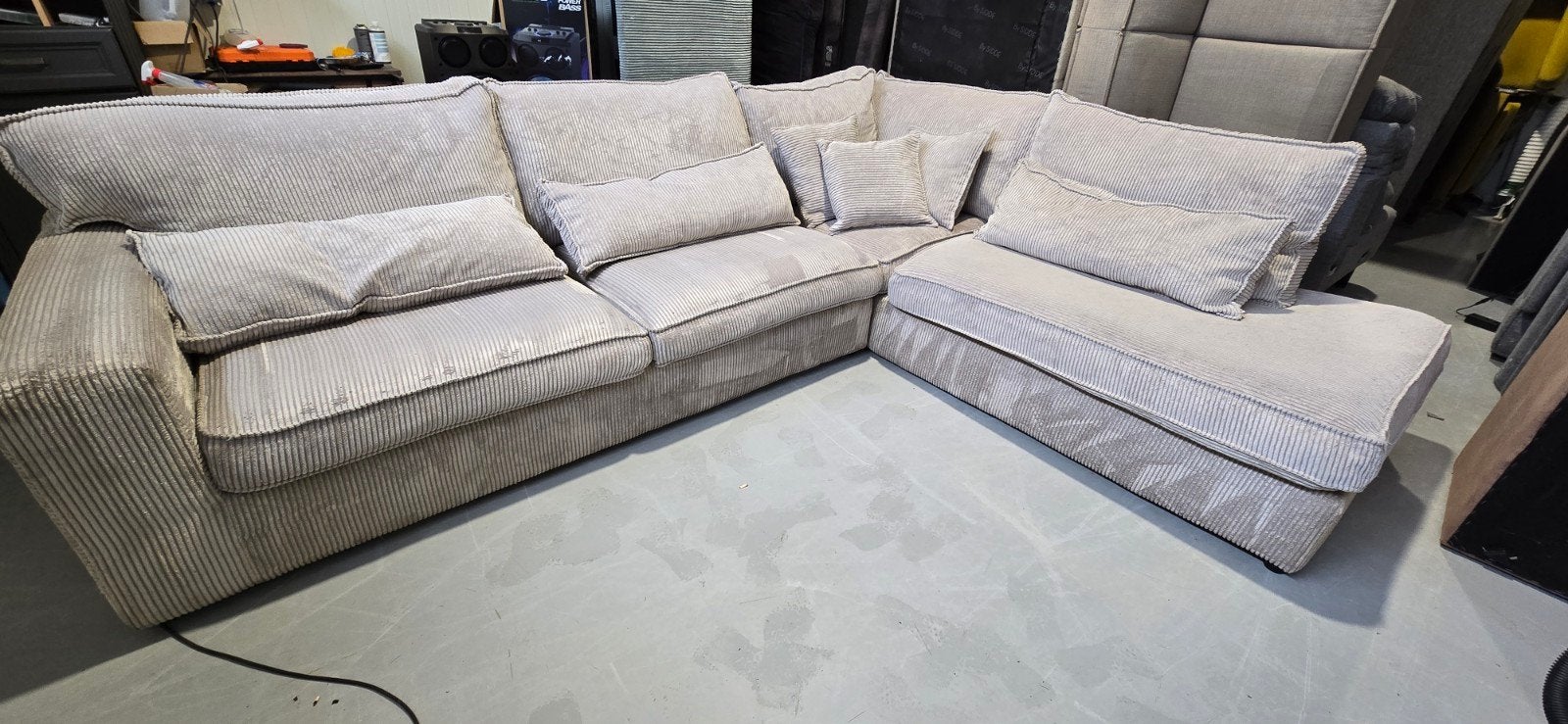 Grote Ribstof Hoekbank Famanti Inhouse - Comfortabel & Fris, Huis en Inrichting, Banken | Sofa's en Chaises Longues, Gebruikt