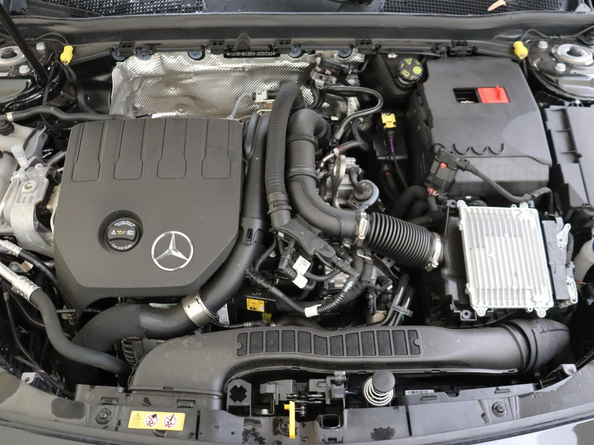 Mercedes-Benz CLA-klasse Shooting Brake 180 AMG Line, Auto's, CLA, 136 pk, Gebruikt, 4 cilinders