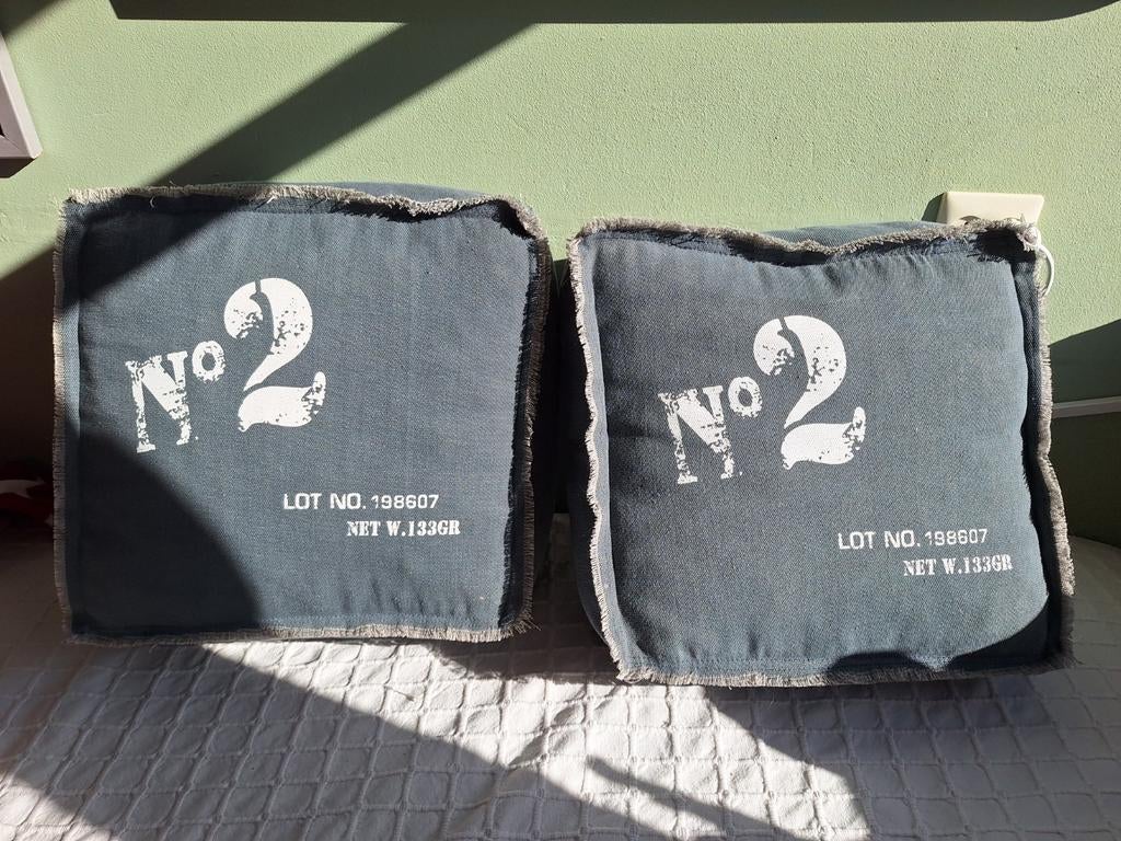Set van 2 dikke decoratieve kussens met nummer '2' opdruk, Ophalen, Gebruikt, Blauw, Vierkant