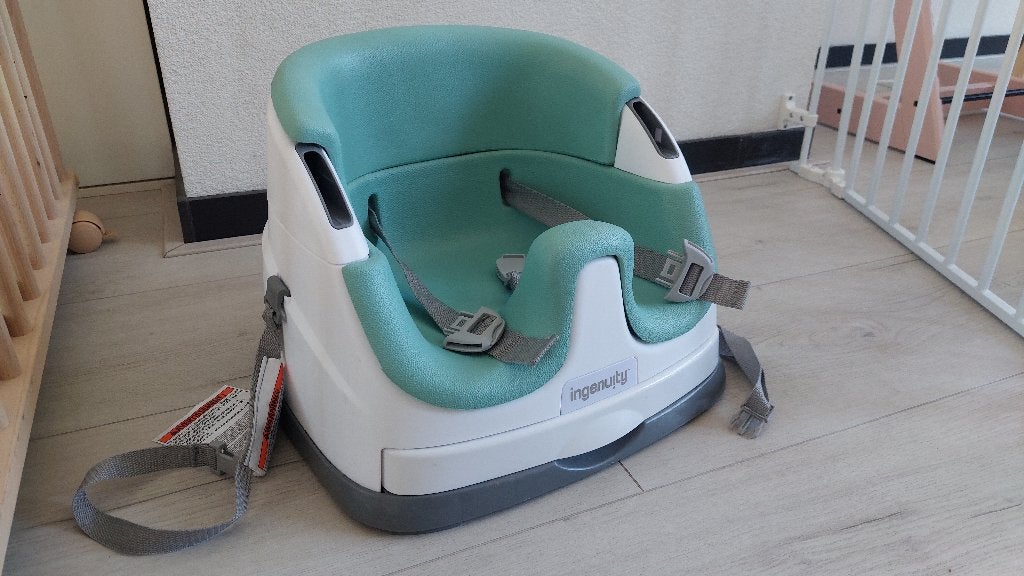 Ingenuity Baby Base 2-in-1 Stoelverhoger + Eetblad, Ophalen, Zo goed als nieuw, Overige typen, Gordel(s)