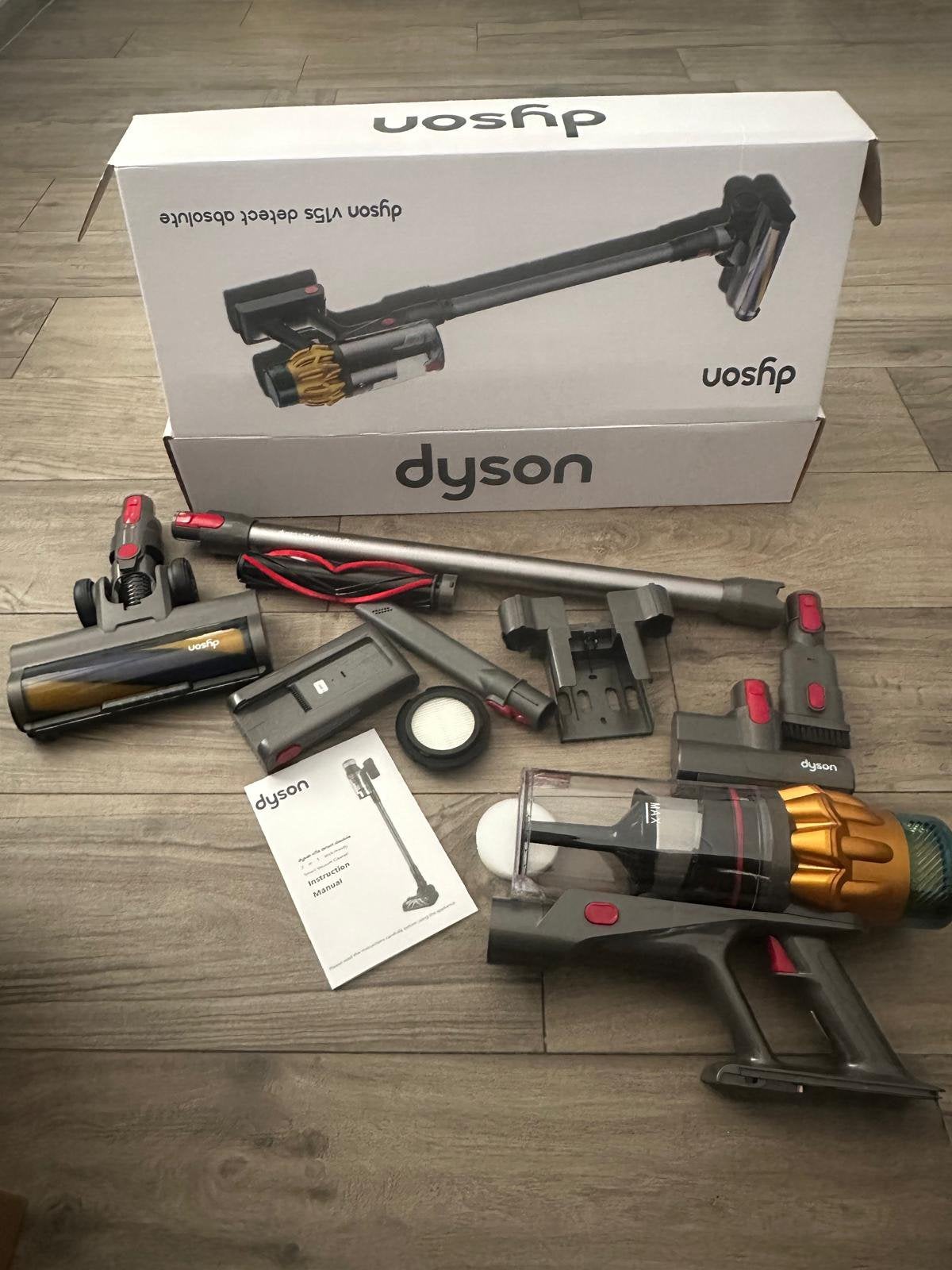 Dyson v15