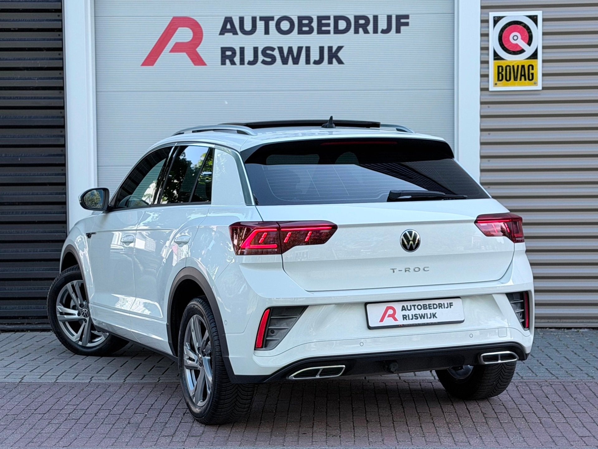 Volkswagen T-ROC 1.5 TSI 3xR-Line Pano/Keyless/Camera, Auto's, Volkswagen, Euro 6, 4 cilinders, Alcantara, Wit