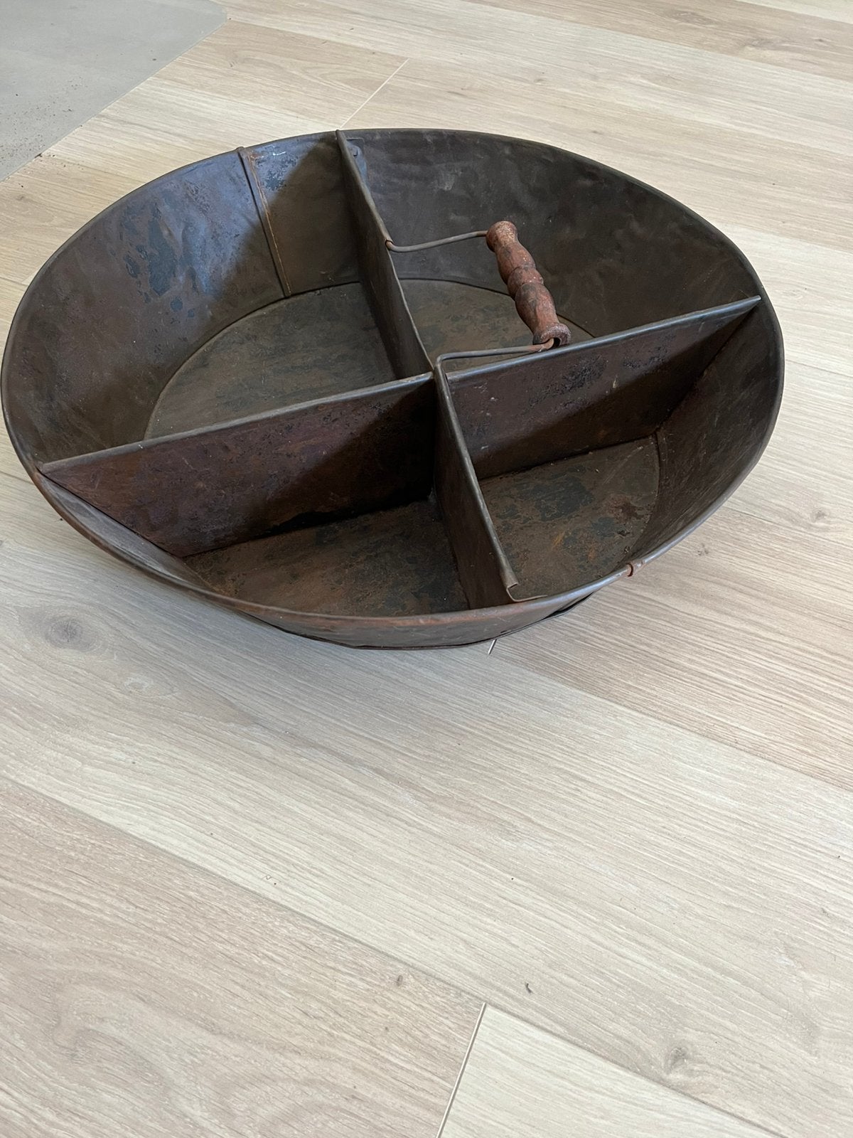 Stoere metalen verdeelschaal, Ophalen of Verzenden, Zo goed als nieuw, Rond, Overige materialen