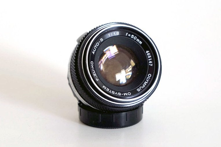 Olympus Zuiko Auto-s 50mm f/1.8 lens, Ophalen of Verzenden, Zo goed als nieuw, Standaardlens