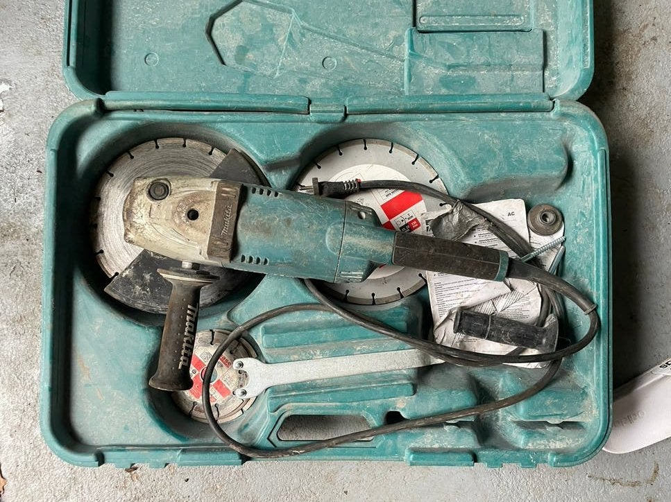 Makita haakseslijper GA7020 S, Ophalen, 1000 watt of meer, Haakse handslijpmachine