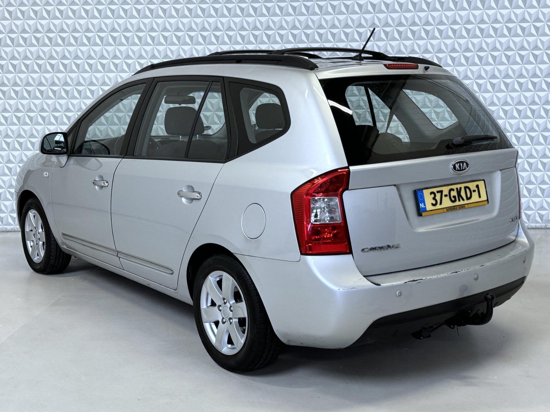 Kia Carens 2.0 CRDi X-ecutive / EXPORT ONLY (2008), Auto's, Voorwielaandrijving, Stof, Gebruikt, Zwart