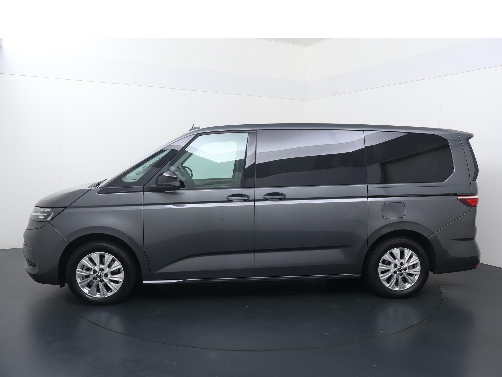 Volkswagen Bedrijfswagens Multivan 1.5 eHybrid L2 Economy Bu, Auto's, 12 maanden, Stof, Euro 6, 150 min