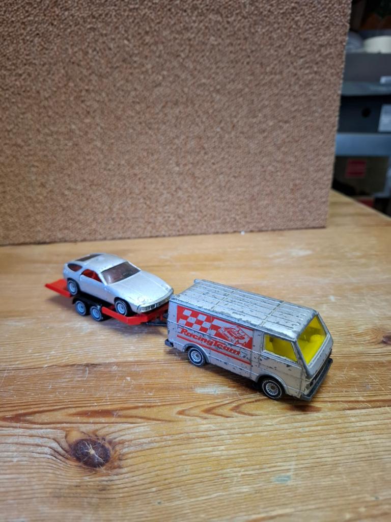 Siku VW LT met Porsche, Ophalen of Verzenden, Gebruikt, Auto, SIKU