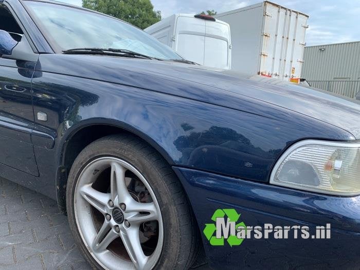 Scherm rechts-voor van een Volvo C70, Gebruikt, -, -, Ophalen of Verzenden