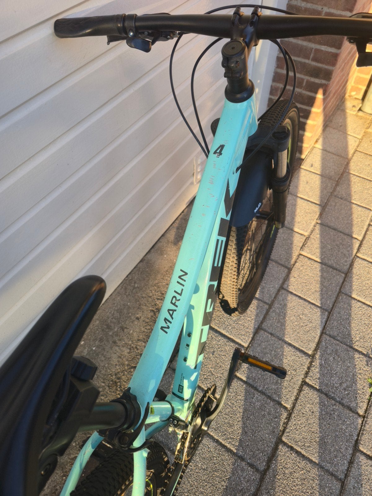 Foto 6 van Trek Marlin 4 Mountainbike - Zo goed als nieuw