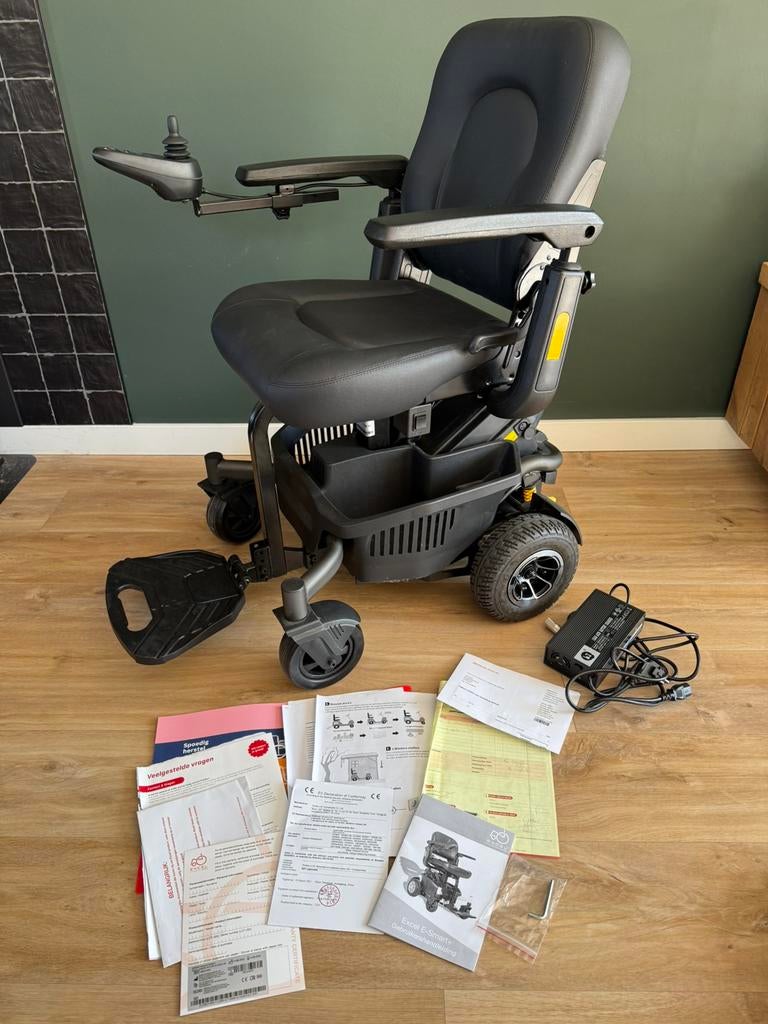 ZGAN Excel E-Smart Plus rolstoel elek. hoog/laag. Nwe accu’s, Diversen, Rolstoelen, Zo goed als nieuw, Elektrische rolstoel, Inklapbaar