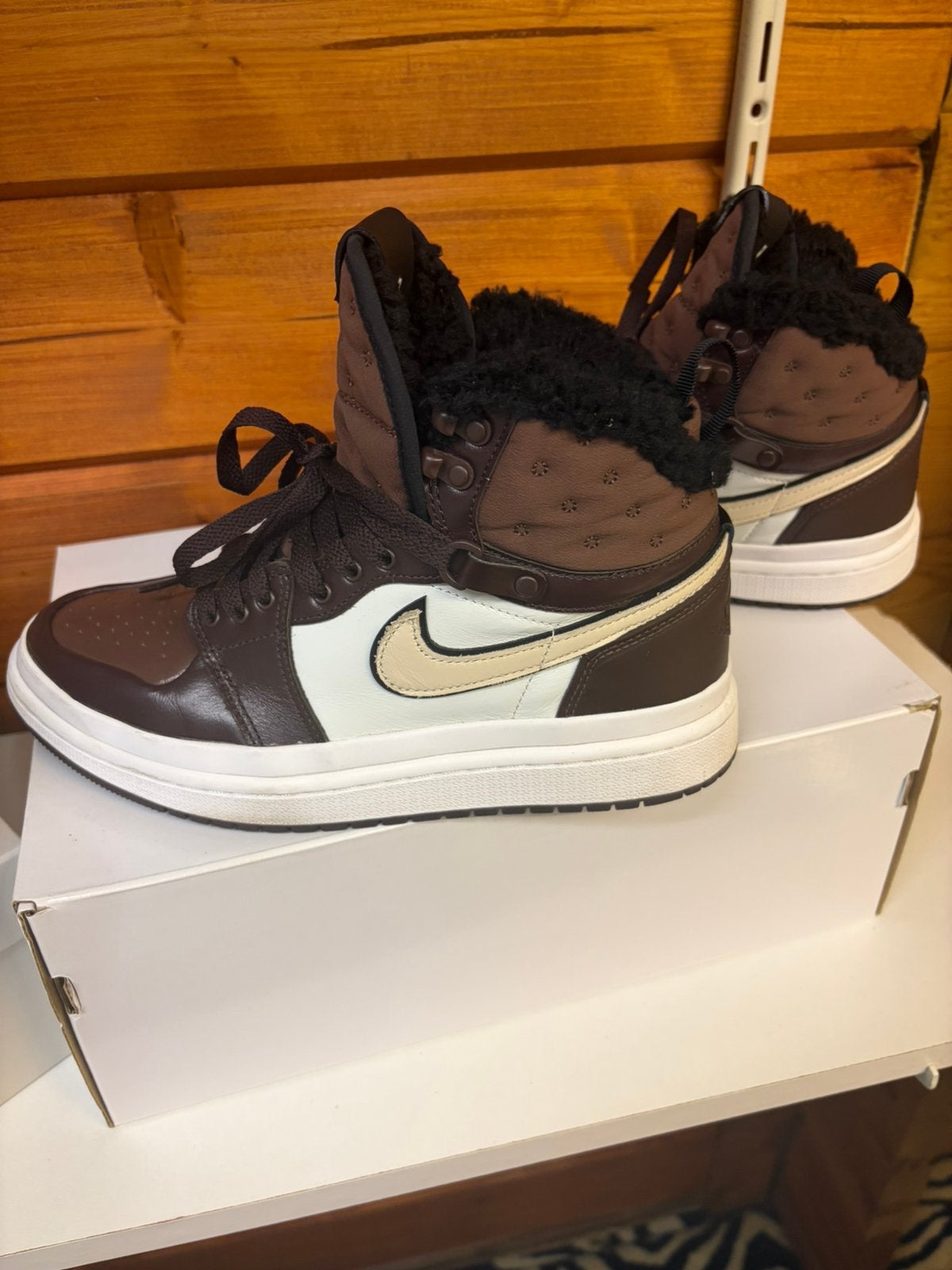 bruine Jordan Nike sneakers, Kleding | Heren, Ophalen of Verzenden, Zo goed als nieuw, Bruin