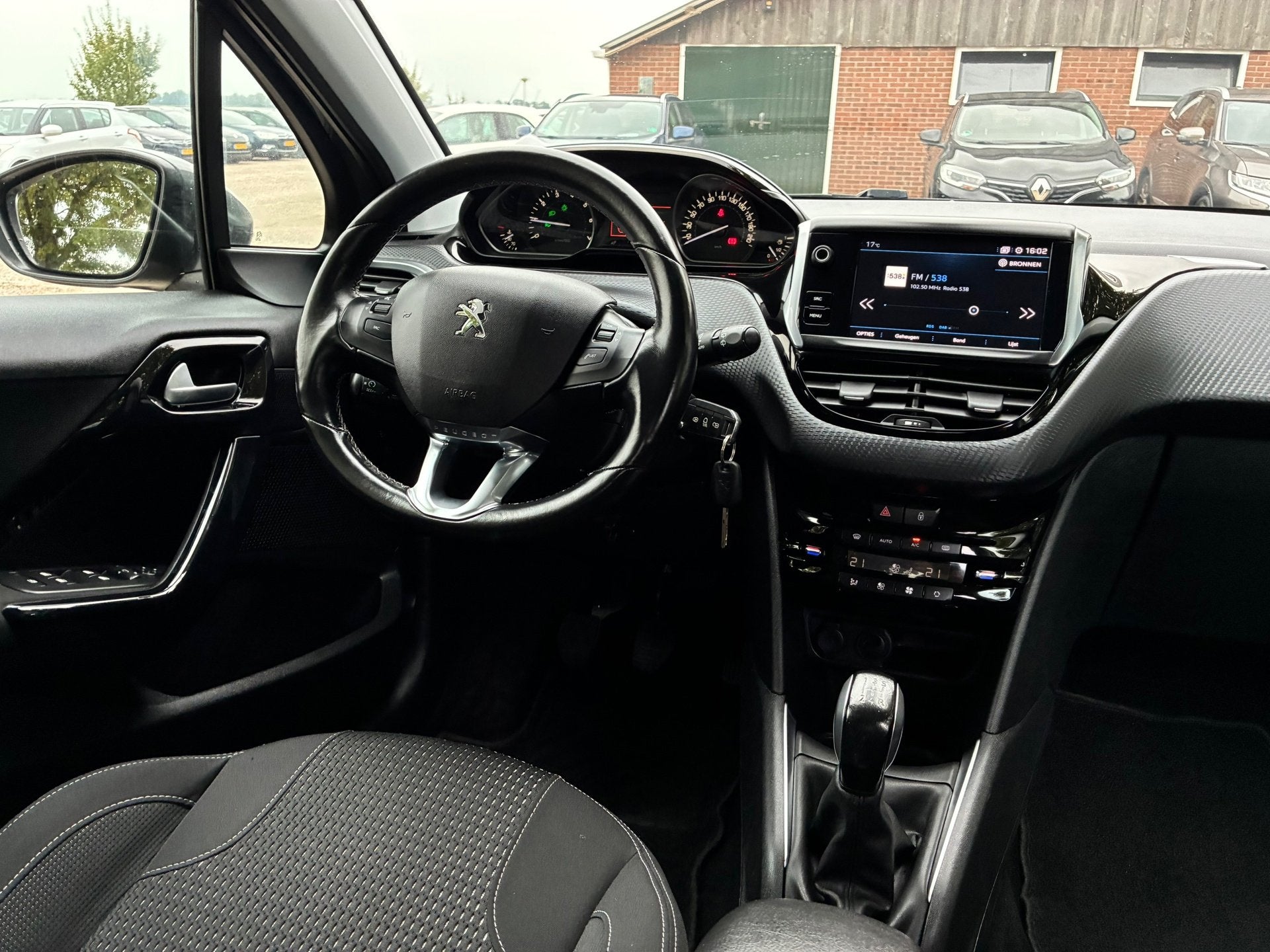 Peugeot 208 1.2 PureTech Allure | ''41.000 KM '' + Camera +, Auto's, 83 pk, Stof, 1199 cc, Automatische klimaatregeling