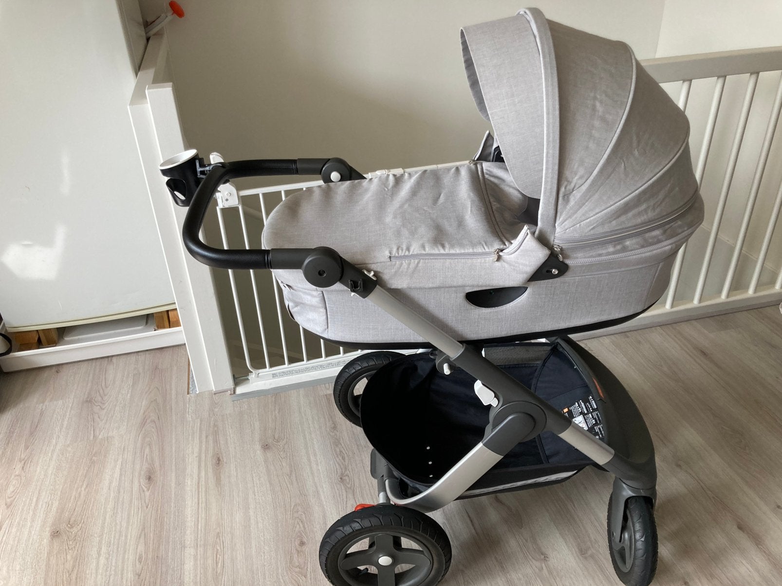 Stokke kinderwagen met meerijdplankje en reiswieg, Gebruikt, Verstelbare duwstang, Combiwagen, Ophalen