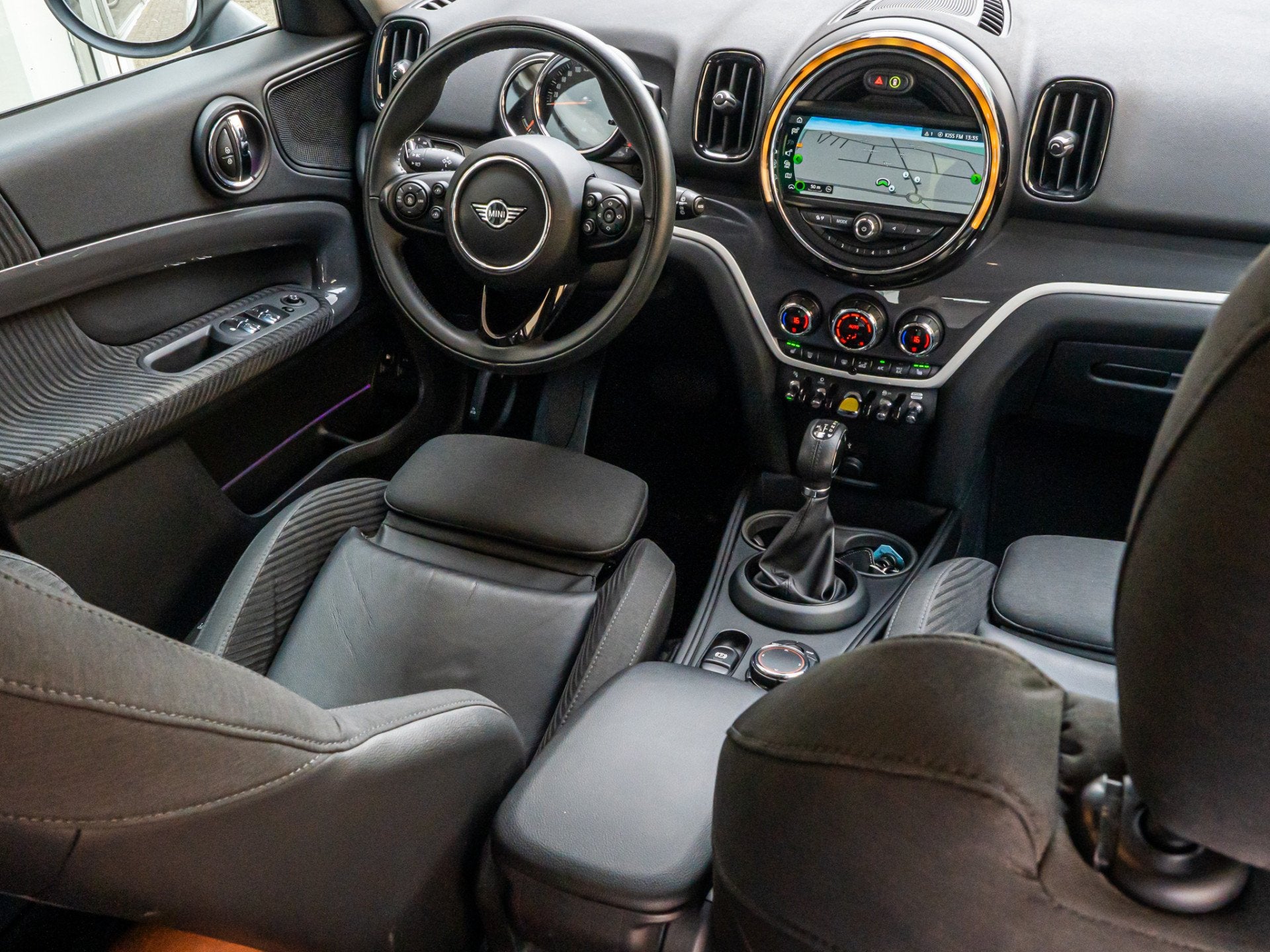 MINI Countryman 1.5 Cooper S E ALL4 Chili 18 INCH LED ADAP C, Auto's, Mini, Gebruikt, Euro 6, Leder en Stof, Wit
