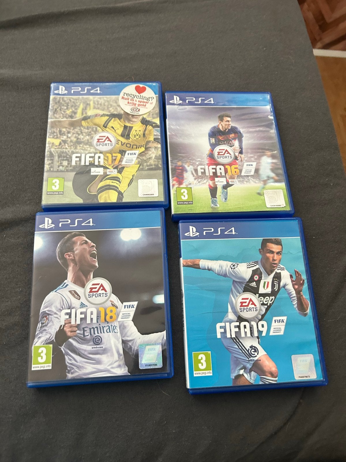 FIFA 16, 17, 18, 19 PS4 Games - Set van 4, Gebruikt, Eén computer, Ophalen of Verzenden, Sport