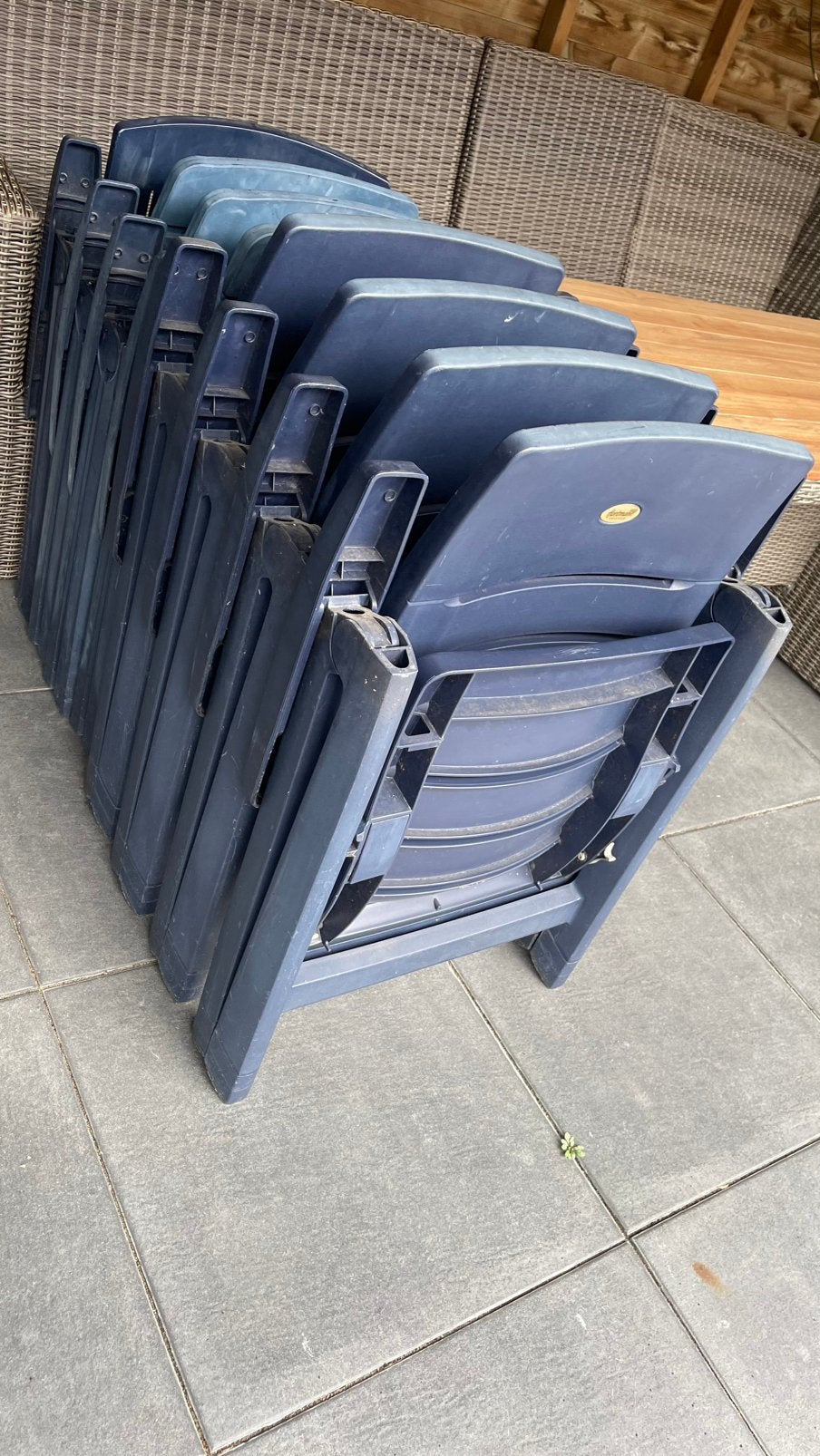 Gratis! 8 verstelbare tuinstoelen met ronde tafel, Tuin en Terras, Ophalen, Gebruikt, Kunststof, Verstelbaar