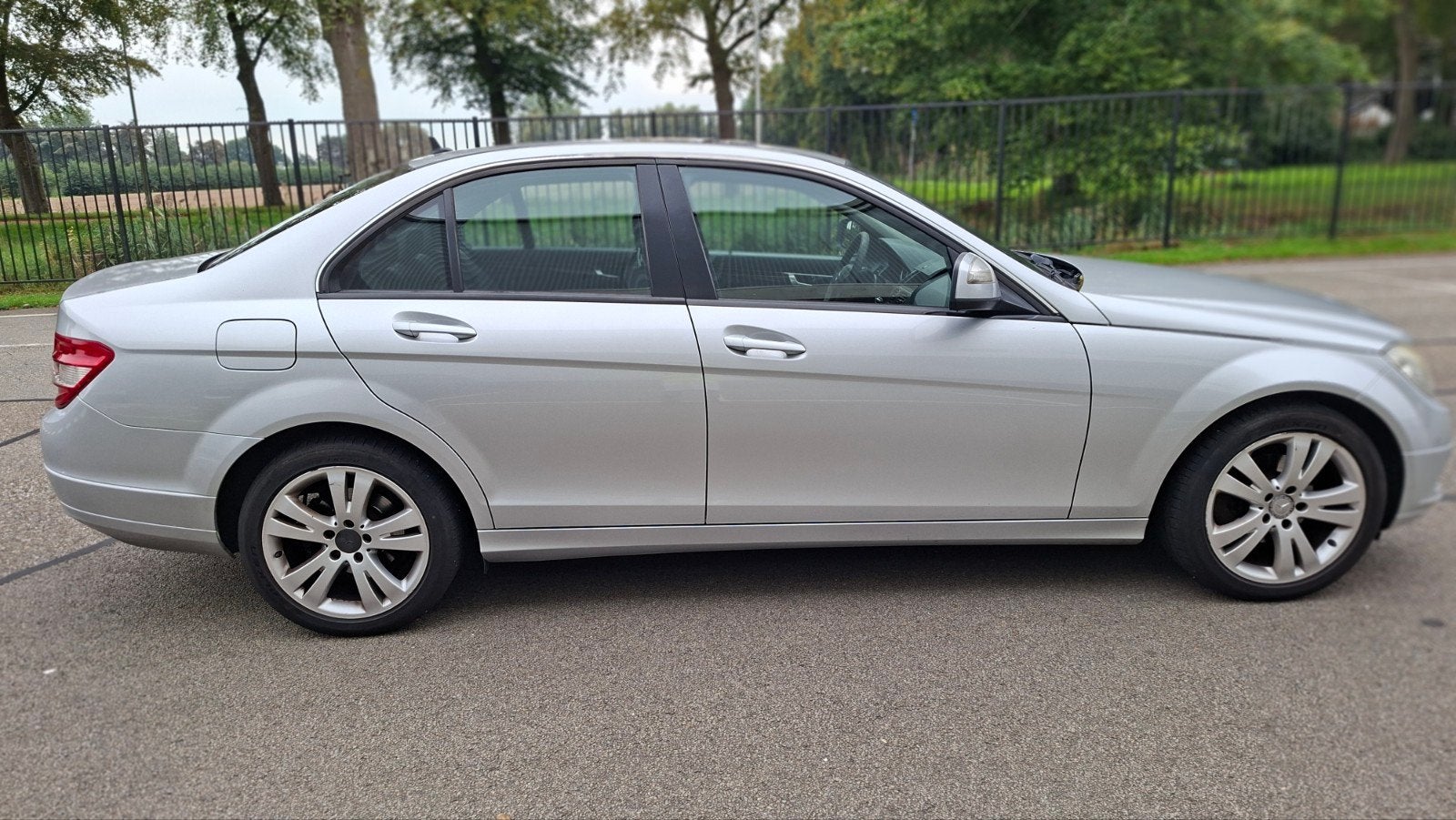 Mercedes-Benz C-Klasse 2.2 CDI C200 Sedan AUT 2008 Grijs, Auto's, Automaat, Dealer onderhouden, 1800 kg, Zwart