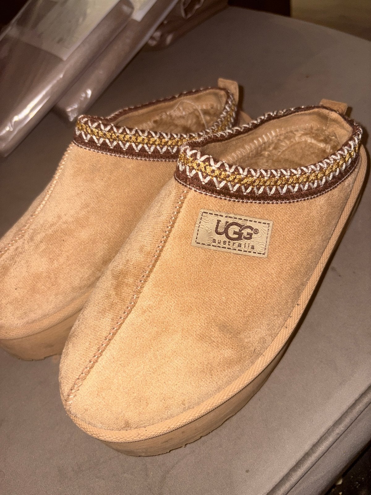 UGG Australia Pantoffels - Zo goed als nieuw, Ophalen of Verzenden, Zo goed als nieuw, Beige, Pantoffels of Sloffen