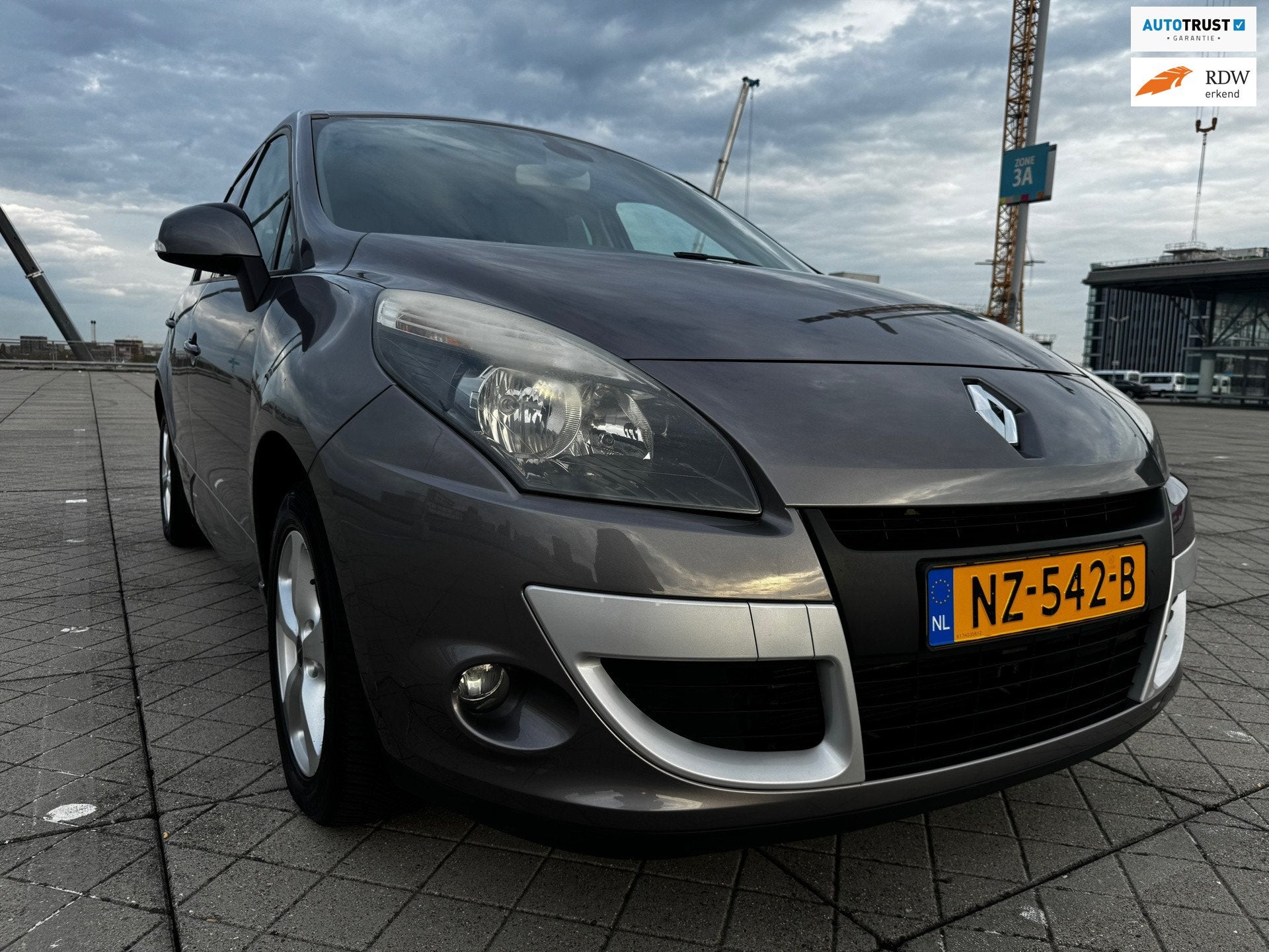 Renault Scénic 2.0 Expression AUT AIRCO CRUISE LEER PDC APK, Auto's, Gebruikt, Zwart, 4 cilinders, Leder en Stof