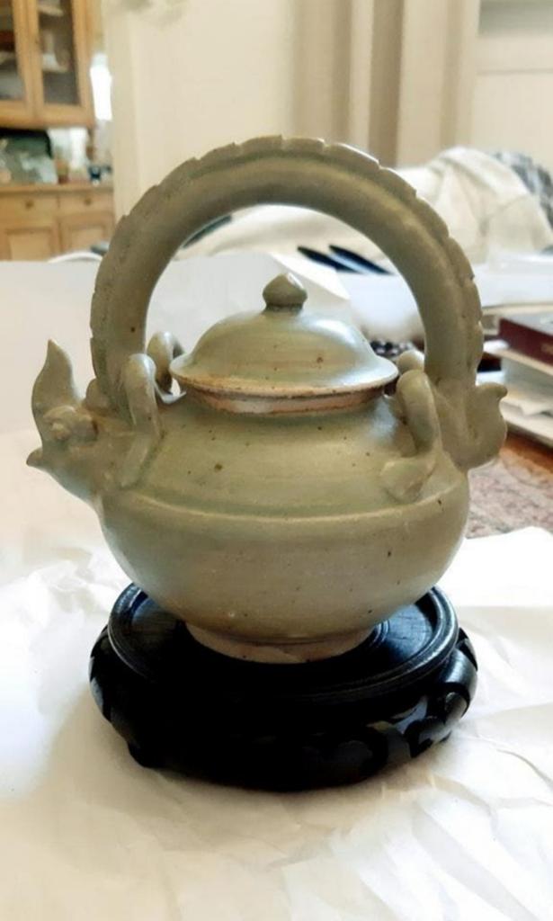 A CHINESE YUE EARTHENWARE EWER

straw glaze., Ophalen of Verzenden