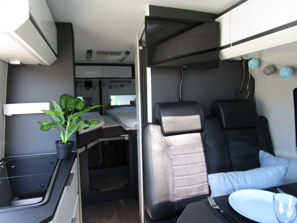 Adria Supreme 640 SLB , 180PK luchtvering, Caravans en Kamperen, Buscamper of Camperbus, Ringverwarming, Fiat, 6 tot 7 meter