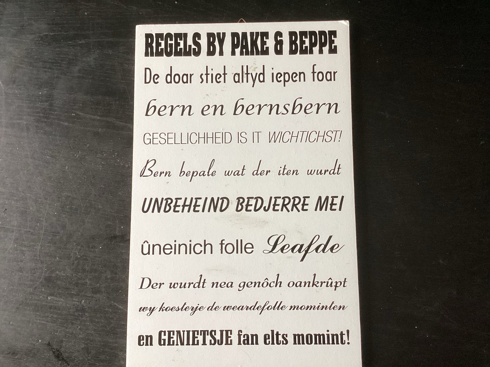 Vintage wandbord met Friese tekst over opa en oma, Ophalen of Verzenden