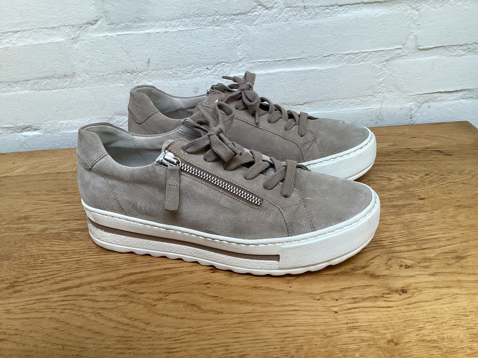 Gabor suède sneakers , maat 7H ( 40,5 ), Kleding | Dames, Schoenen, Beige, Nieuw, Ophalen of Verzenden, Sneakers of Gympen