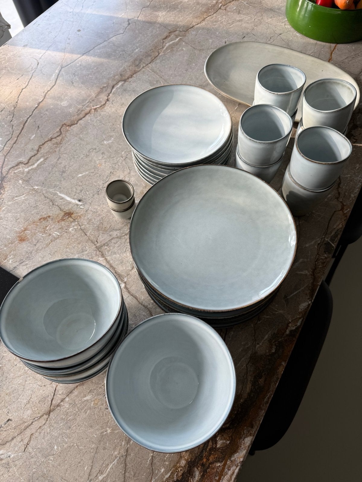 Mooi servies set in grijs/blauw - zo goed als nieuw - Karwei, Huis en Inrichting, Ophalen, Overige merken, Keramiek, Zo goed als nieuw