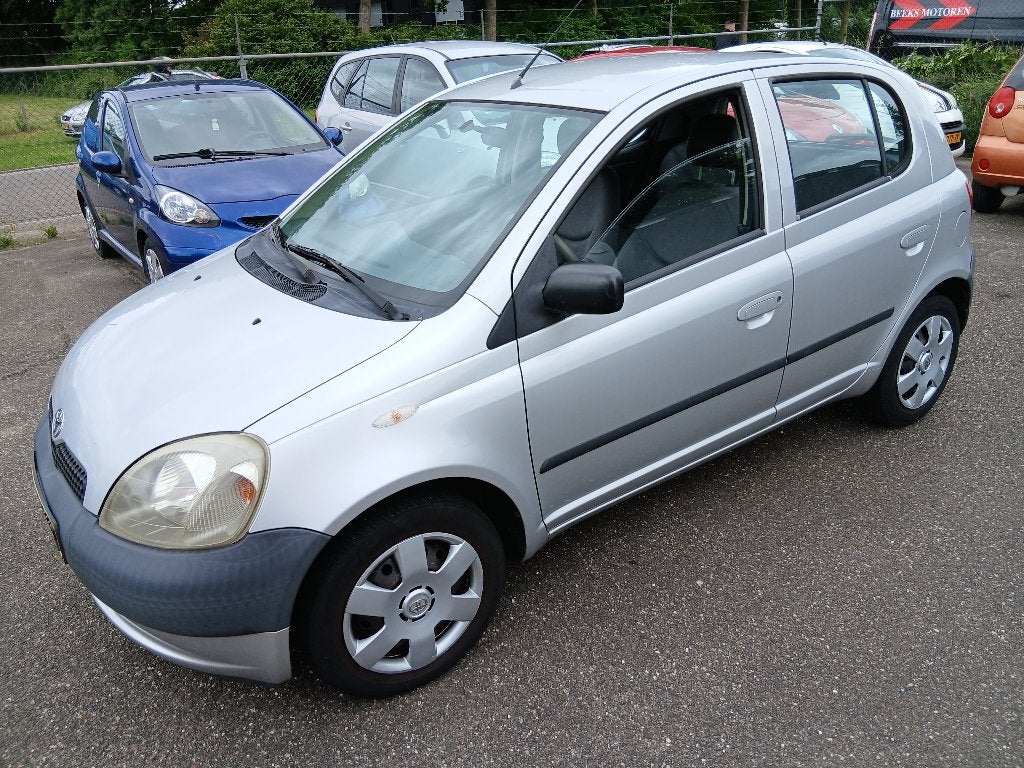 Toyota Yaris 1.0 16V Vvti 5DR Terra 1999 Grijs, Auto's, Toyota, Bedrijf, Yaris, Airbags, Radio, Trekhaak, Benzine, Hatchback, Handgeschakeld