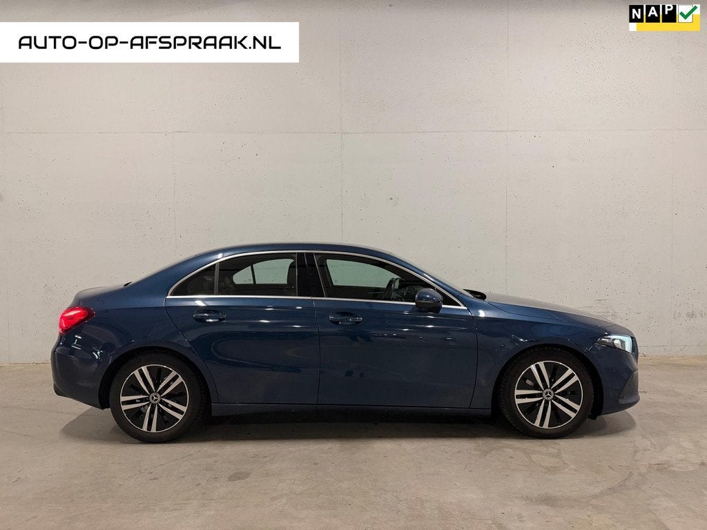 Mercedes-Benz A-klasse 180 d AMG Navi Camera Automaat Leer C, Gebruikt, Euro 6, 4 cilinders, Blauw