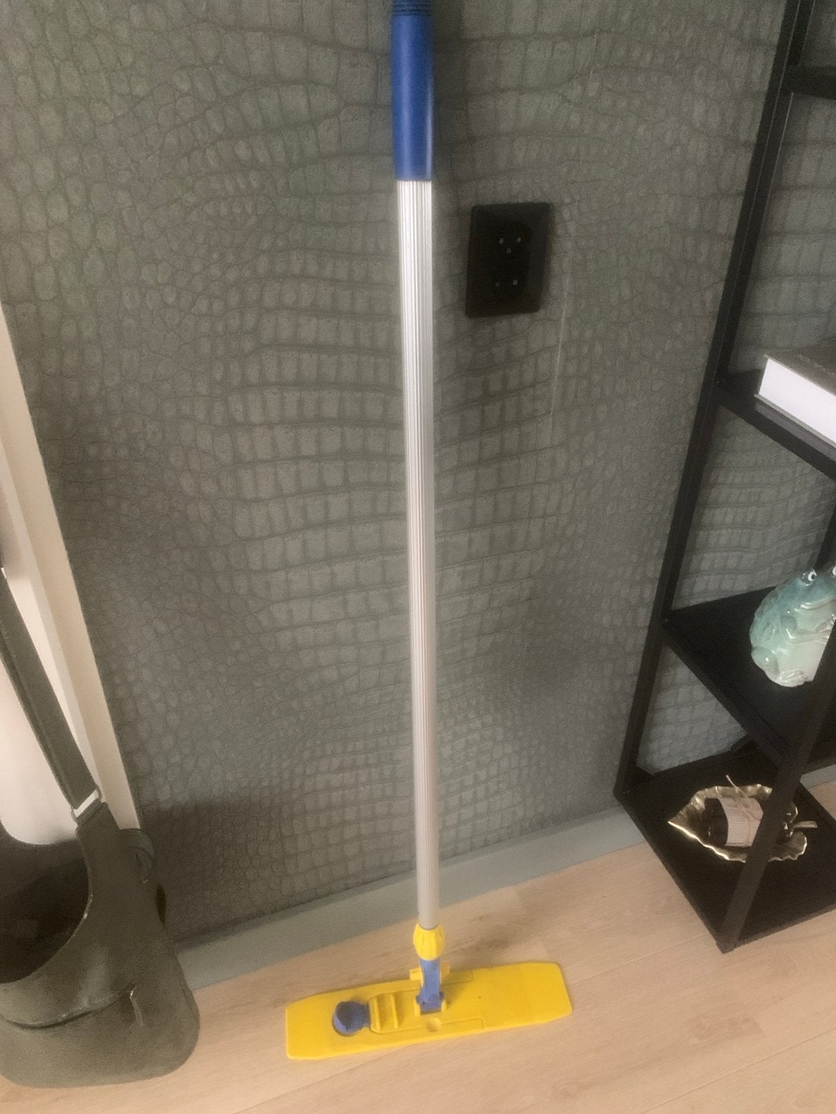Jemako dweil met steel - Geel/Blauw, Huis en Inrichting, Schoonmaakartikelen, Ophalen, Mop of Dweil