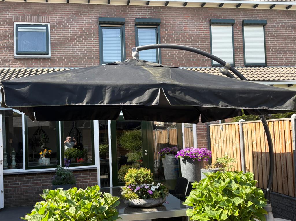 Grote zweefparasol, Ophalen, Verstelbaar, Gebruikt, Zweefparasol