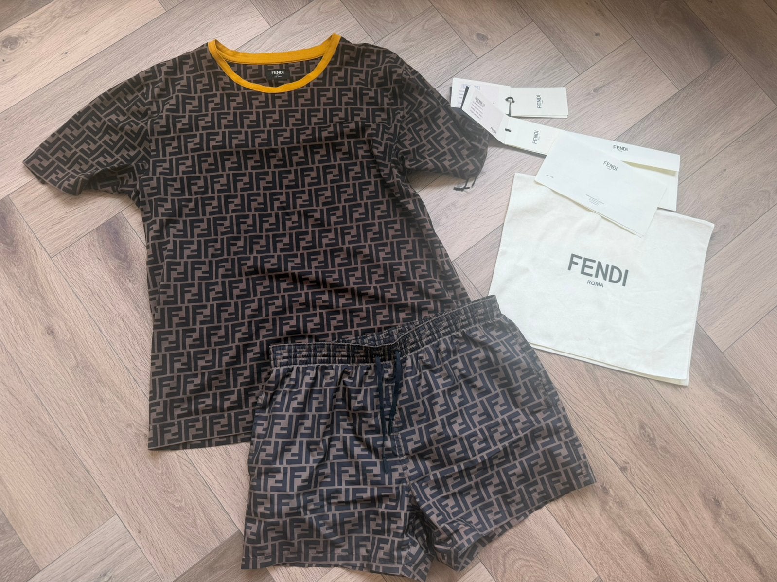 Fendi zwembroek + tshirt, Ophalen of Verzenden, Zo goed als nieuw, Maat 48/50 (M), Zwart