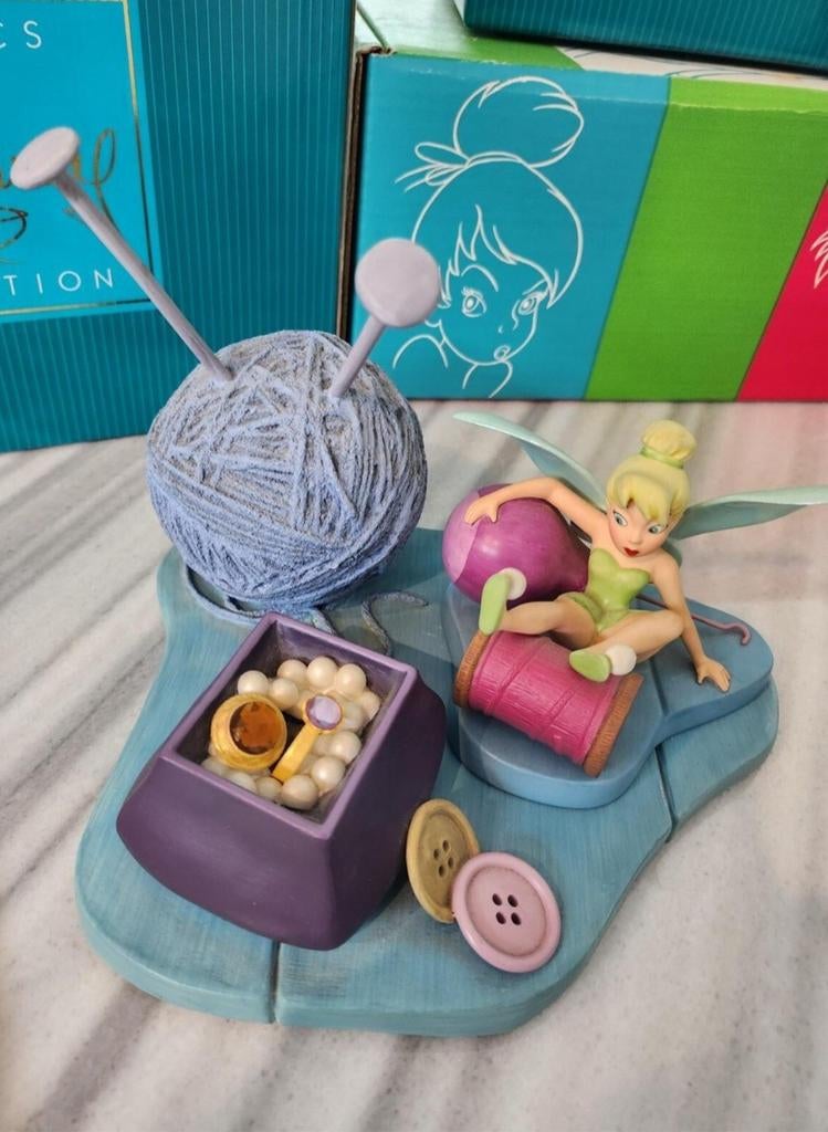 WDCC Tinkerbell- Little charmer plus base, Ophalen of Verzenden, Zo goed als nieuw, Beeldje of Figuurtje