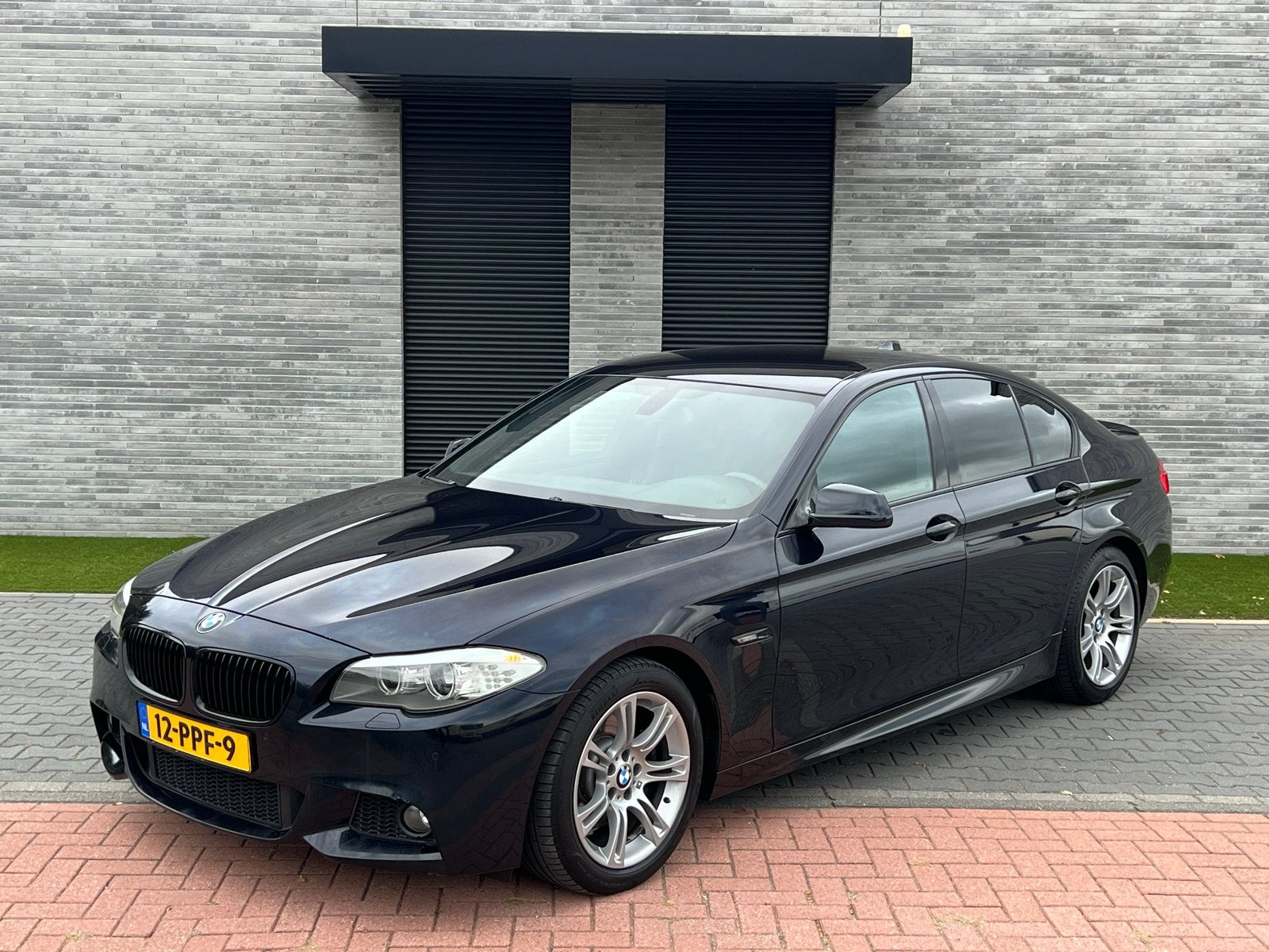 BMW 5-Serie 3.0L M pakket AUT 2011 Zwart (inruil mogelijk), Auto's, Achterwielaandrijving, 2000 kg, Bedrijf, Onderhoudsboekje